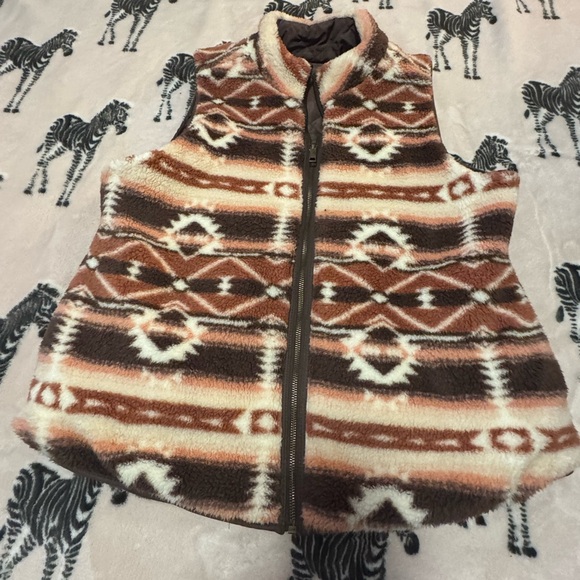 Reversible Indian Pattern Quilted Vest - Picture 5 of 6